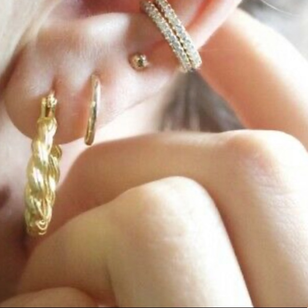 NEW 18K Gold Plated Hoop Earrings - Picture 6 of 7